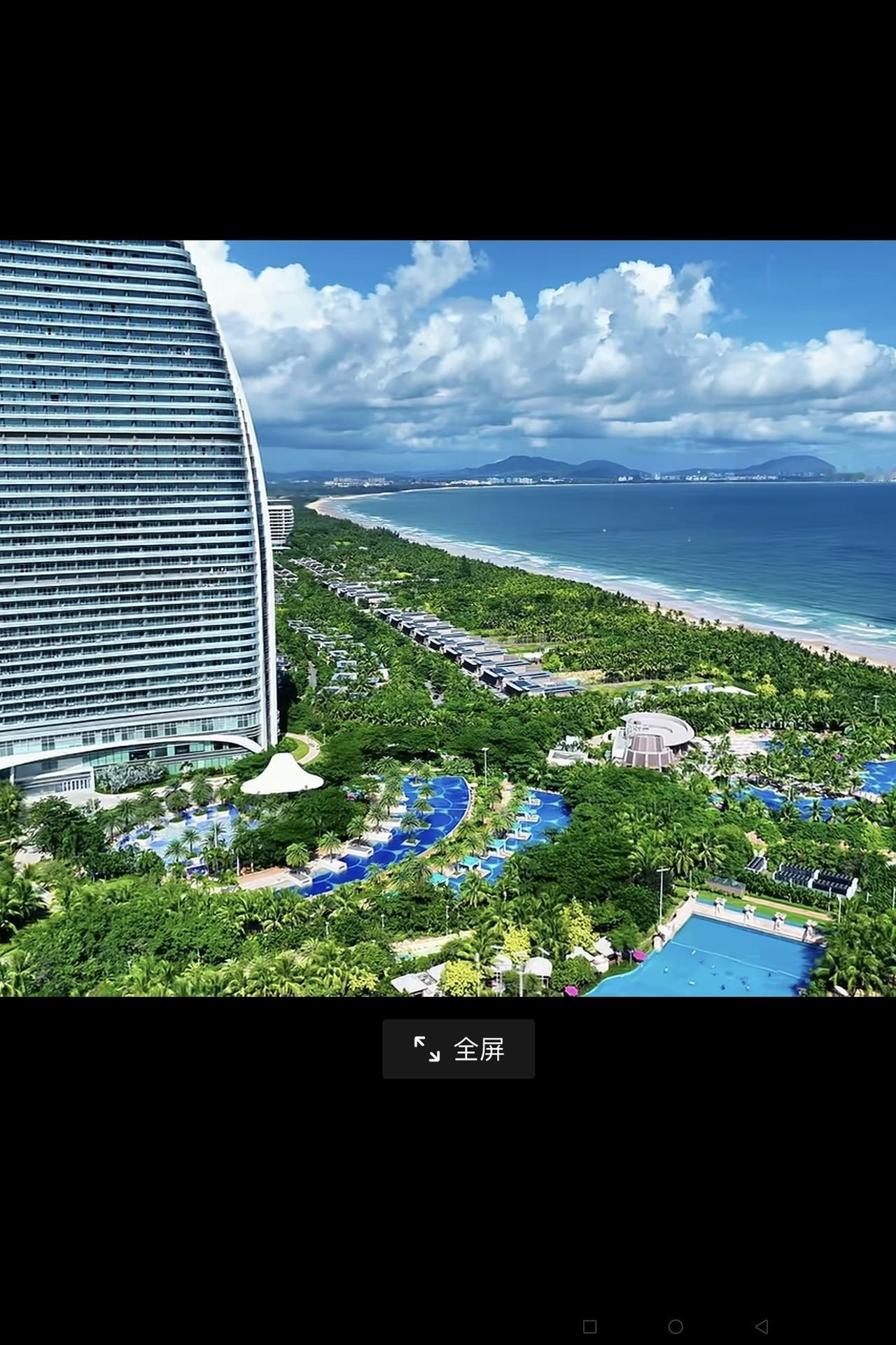 从这个角度看：海南省三亚市的海棠湾应该能排到全球“最美海湾”的前5名。
大家看看