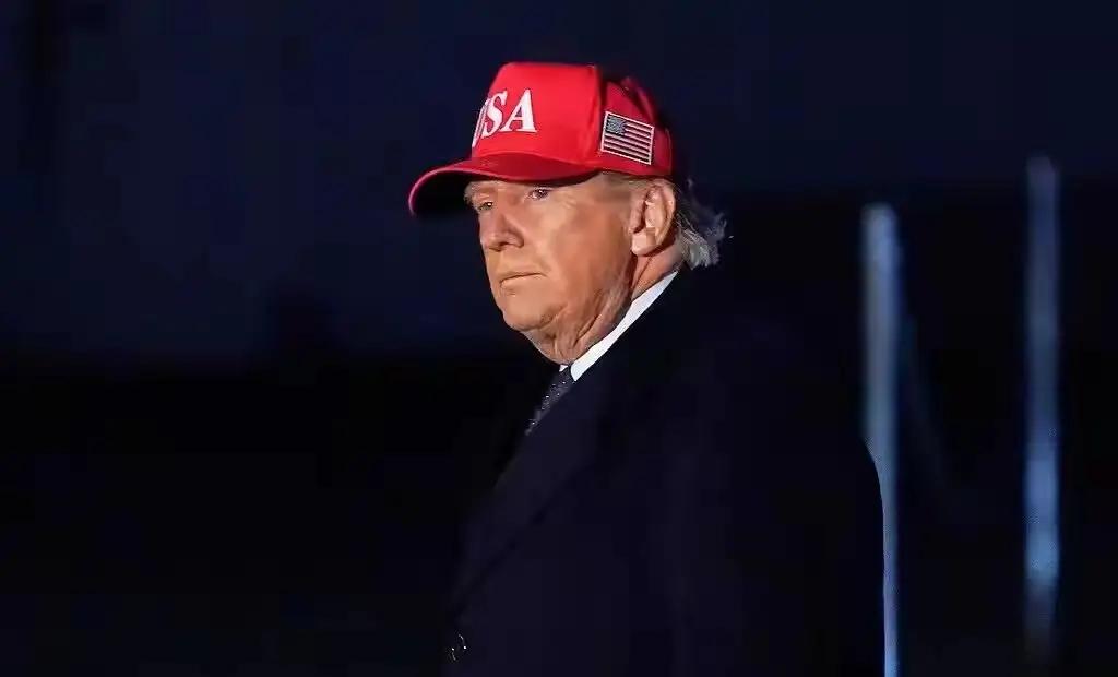 突发！特朗普封锁霍尔木兹海峡，全球能源与航运一夜停摆
 
          特