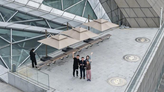 老胡来大疆，第一次摸无人机，像是推开了天空的一扇门。
就在今天，美国传来禁止进口