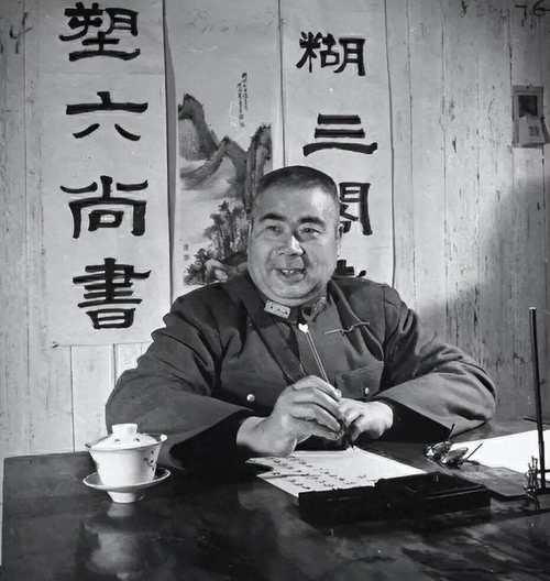 1982年，冯玉祥的儿子想要回国定居，邓公没有立即同意，而是让他办两件事情。随后
