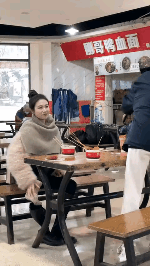 好家伙，这鞋子掉颜色[大笑][大笑][大笑][大笑]