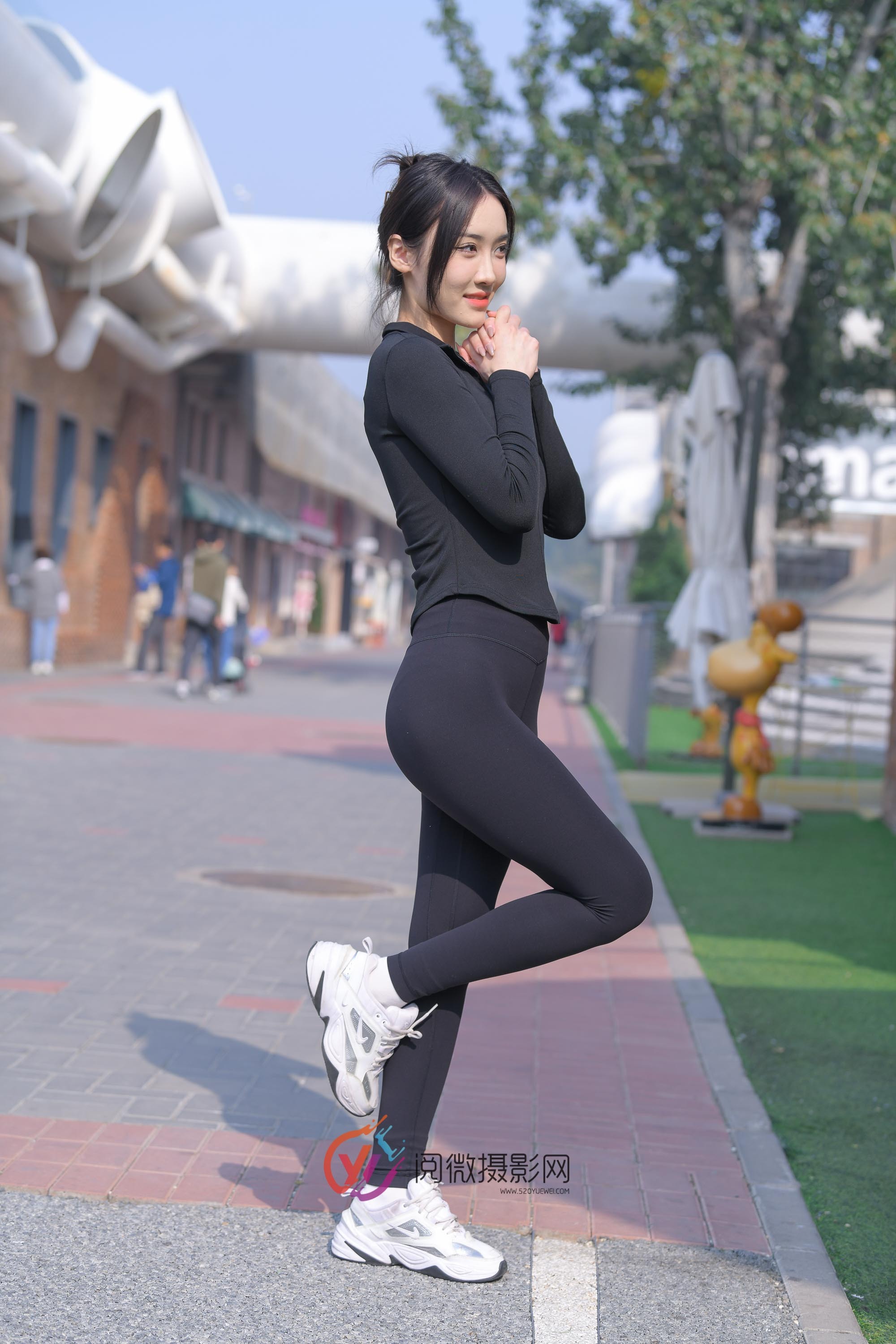 黑色系温婉气质美~~ ​​​