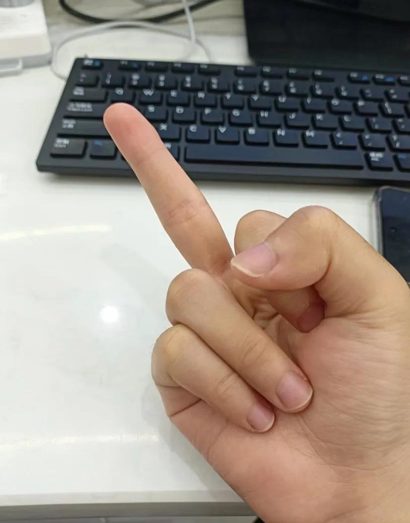 民宿底层打工人现状
先介绍一下基本情况:某连锁民宿管家(其实就是前台，说得好听点