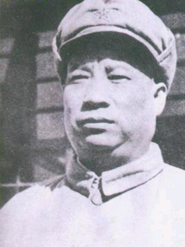 1938年，贺炳炎去收编一支民众自卫队，对方首领原是东北军出身，仗着手上有700