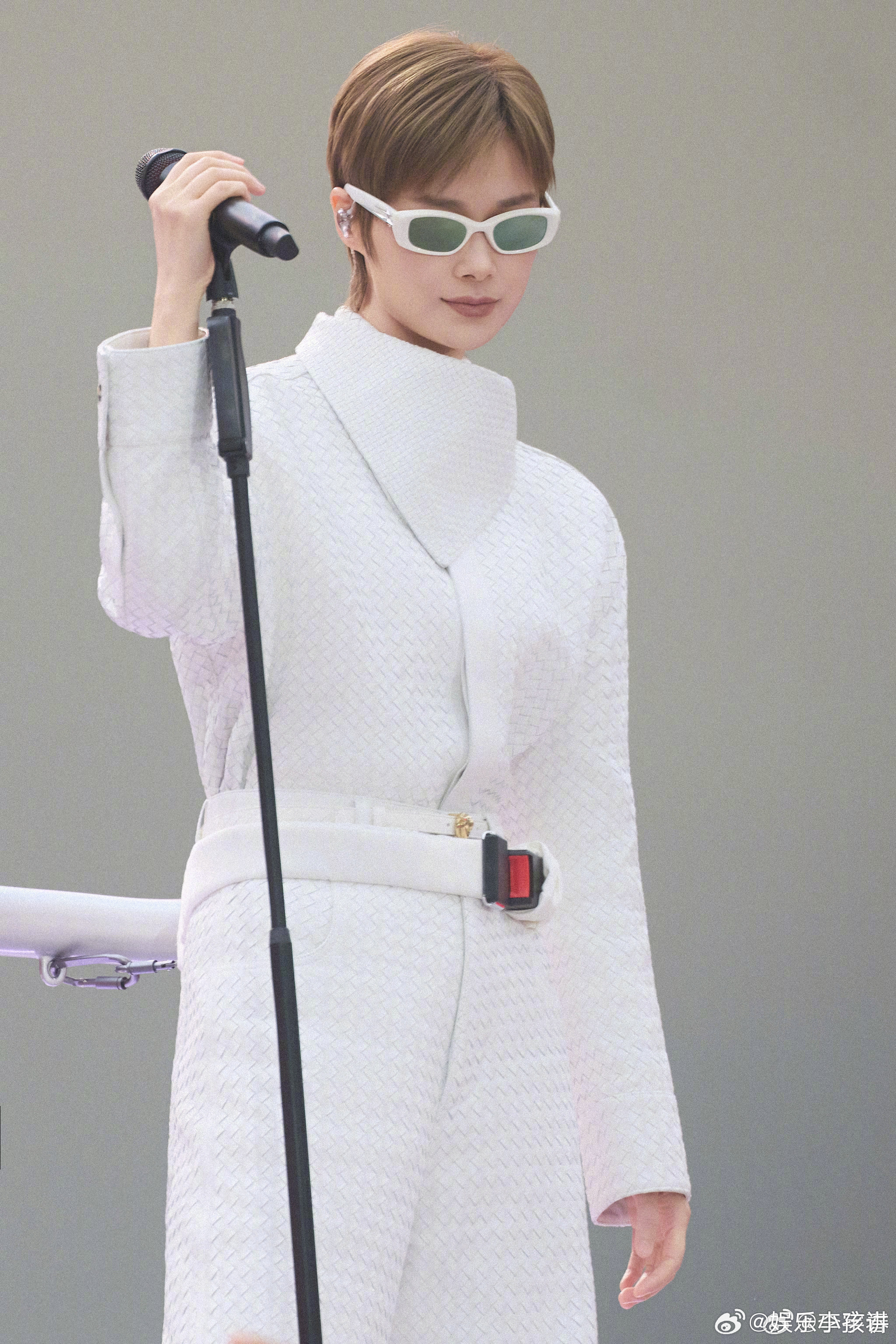 库克感谢艺术家李宇春 李宇春在苹果庆典上的表现堪称完美🥰，库克对她的欣赏溢于言