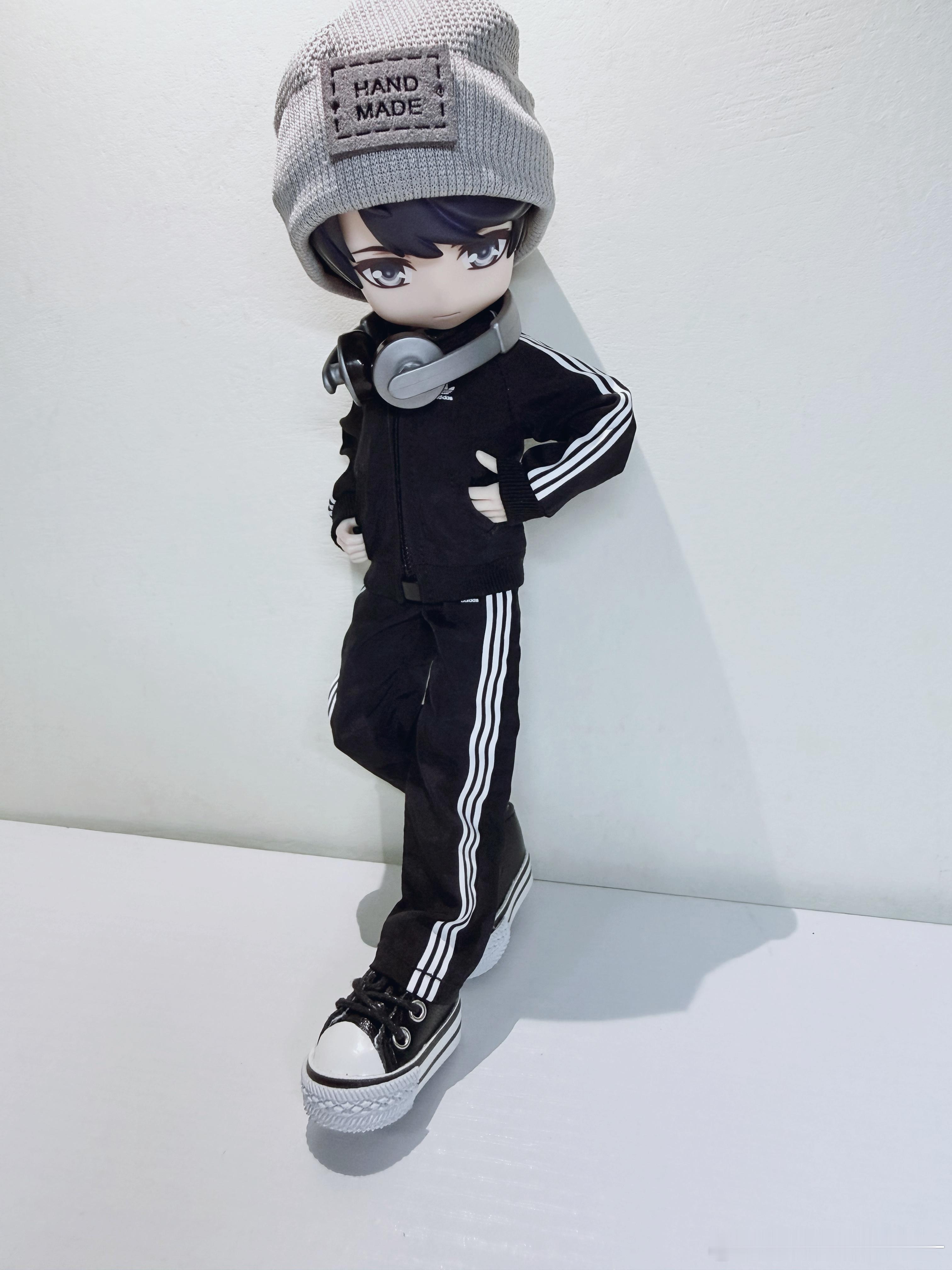 一款忧郁阿迪男 ​​​
