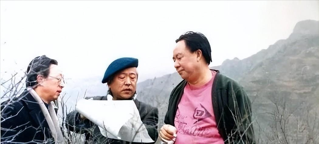 1999年，中国前首富牟其中坐着奥迪上班，途中被捕，一同被捕的还有他的小姨子夏宗