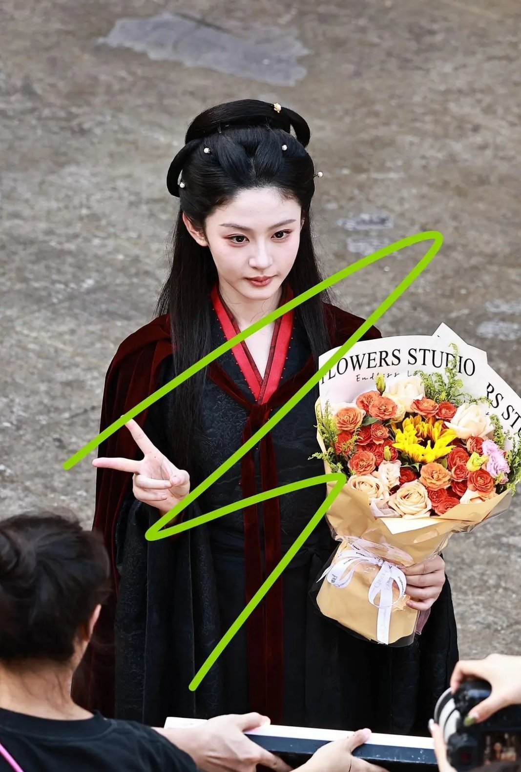 赵晴官鸿《听银》杀青了，好漂亮啊可以进惹惊鸿了。 