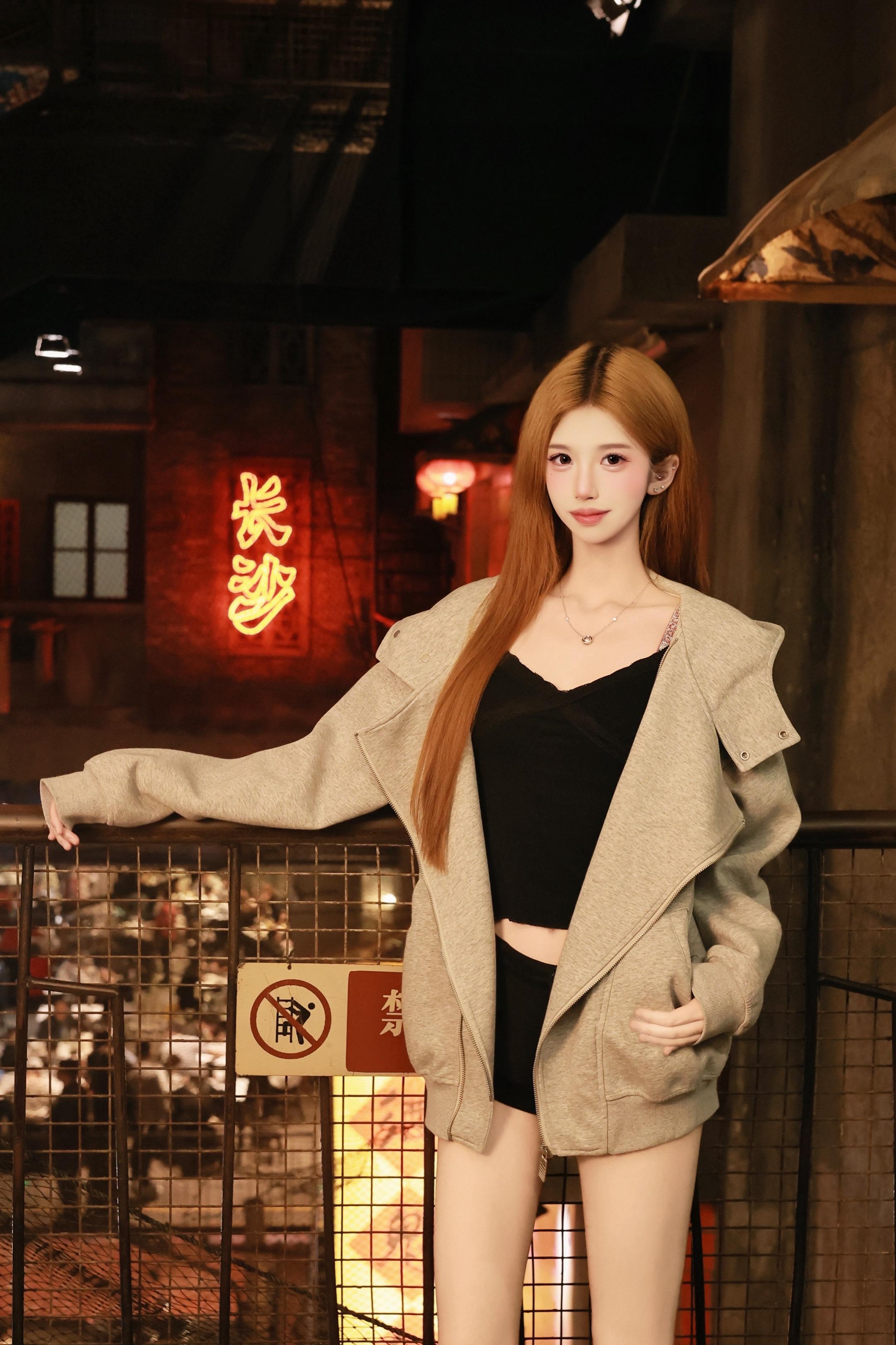 说什么又爱又恨的 其实只是得不到我 每天晚上都想着我吧