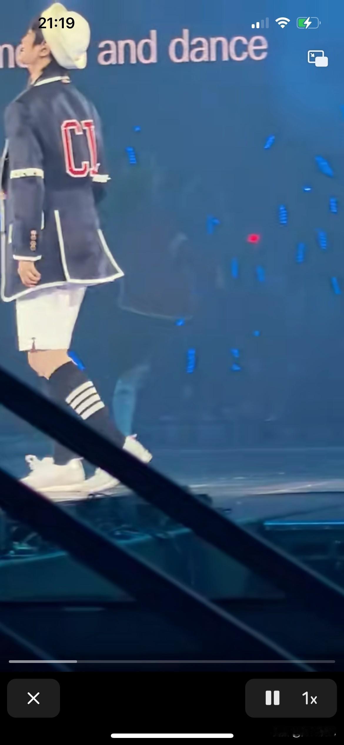 李宇春老师这次扮可爱、年轻，真的什么风格都能拿捏，这就是李宇春的厉害，唱歌好听，