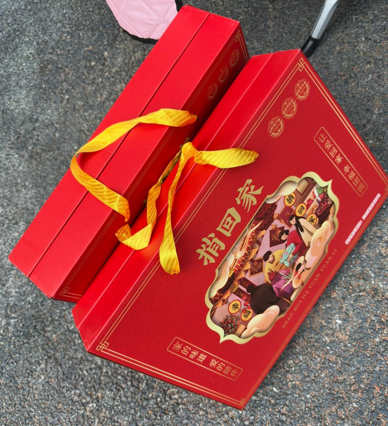 中秋节到了，之前没退休的时候单位会发月饼。退休之后，之前的单位就没有给退休人员发