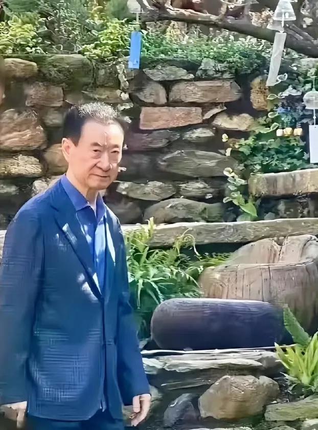 【王健林又双叒卖万达广场了！】                

     这一