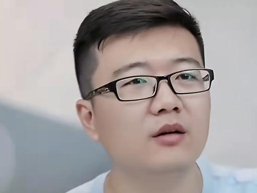 莱维太敢说了，
直言：
蒯曼扛不了单打，

他说，
蒯曼今年外战输了5次，
有4