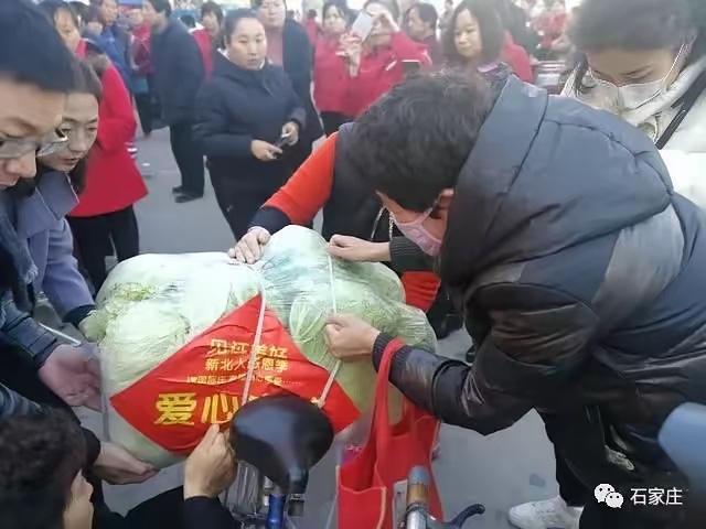 只要是免费的，大爷大妈们的腿脚可利落了，有的时候年轻人都未必追得上。