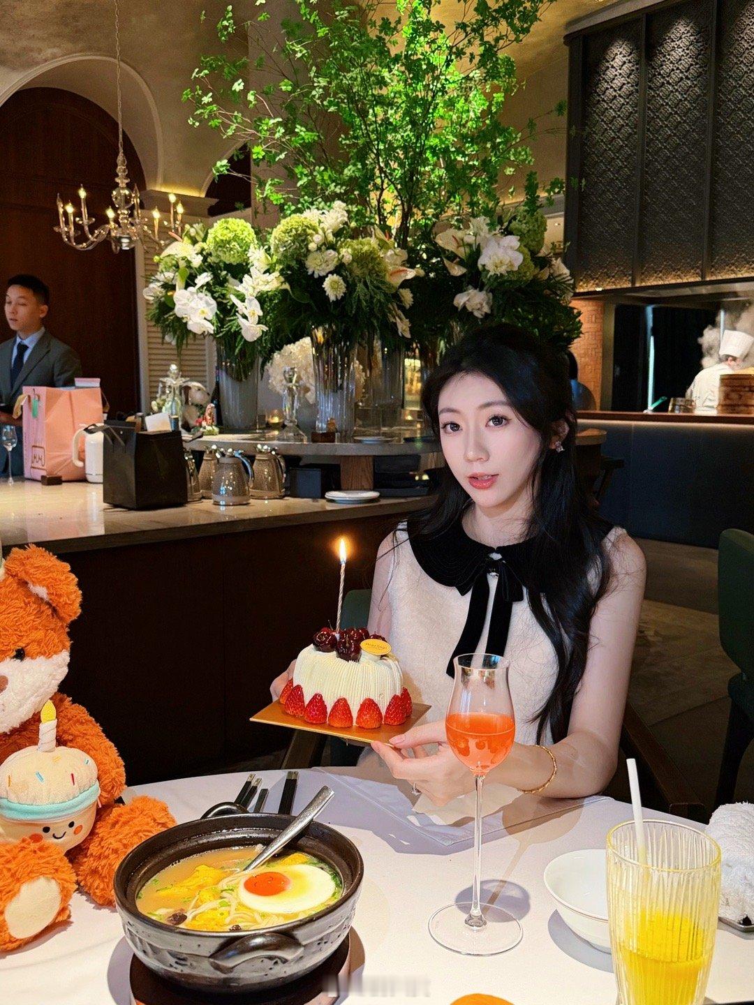 是比18岁更漂亮更幸福的28岁🎂上海·新荣记(前滩店)