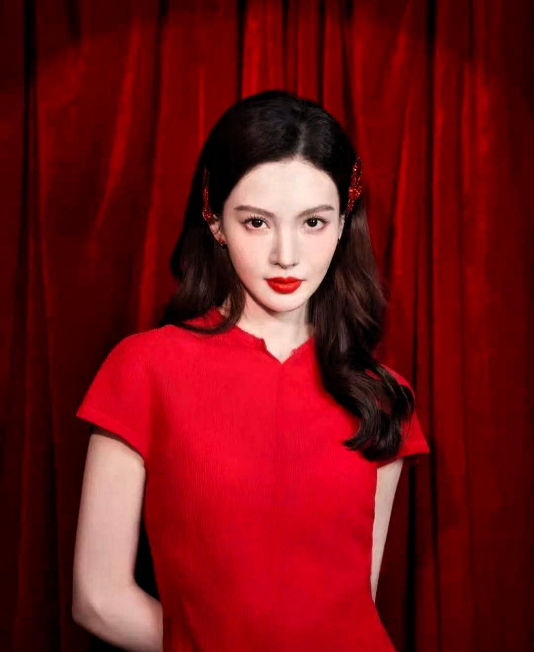 金晨
给所有会开车的人提了个醒
甭管你是谁，有多大名气，开车守规矩、遇事要敢担责