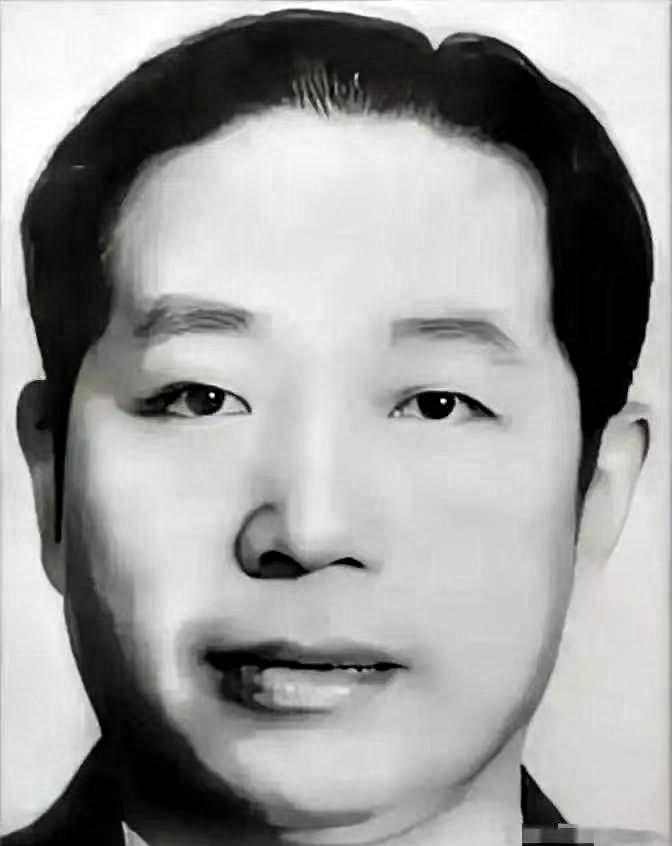1937年，刺蒋失败后，百变杀手华克之投奔延安，伟人看到后却当场断言：你绝不能留