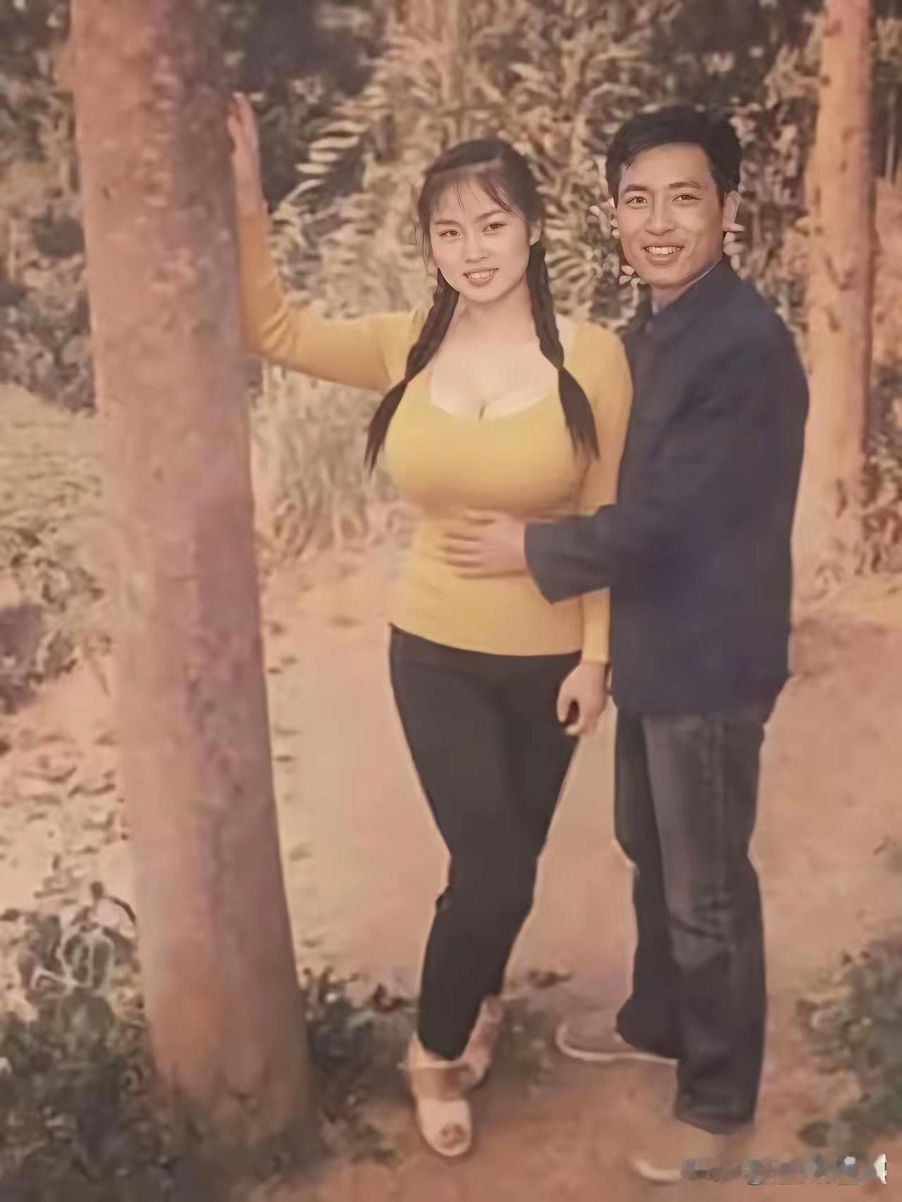 回思那年代，
与妻谈恋爱。
相互诉衷情，
一世不分开。
一晃四十载，
信守依旧在