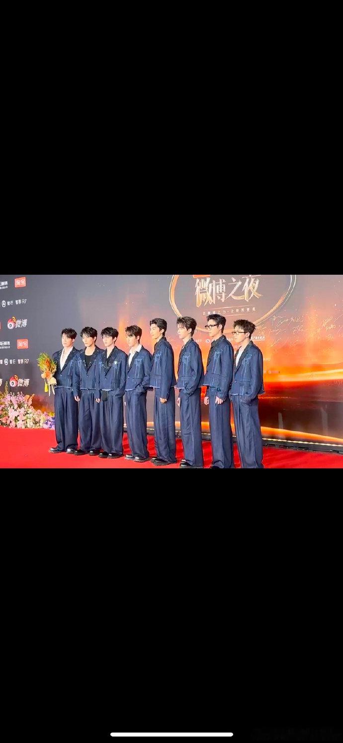十个勤天微博之夜不齐全，但八个人的接力祝福，传递着满满的新年正能量！ 