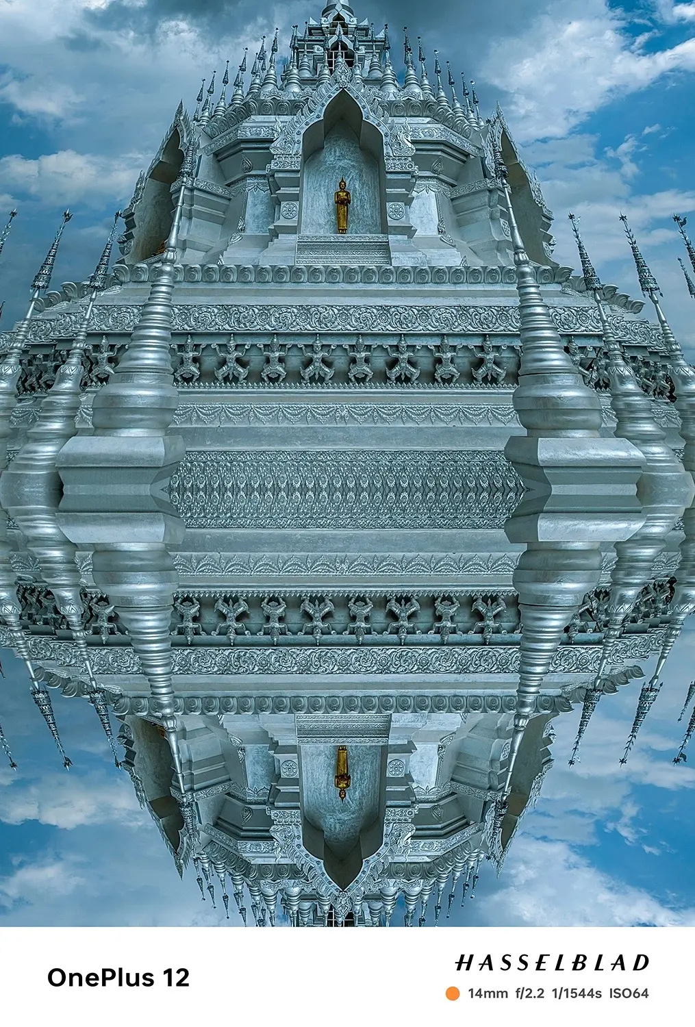 来版纳不要错过这个绝美的寺庙！超美还免费。般若(bō rě)寺，是西双版纳的小众景点，这里距离机场不远，般若寺距离景洪市约十几分钟车程，般若寺佛塔的历史可以追溯到1000多年前，这里免费开放，寺庙谢绝衣着比较少(比如露肩装，超短裙)的女士入内，这座白色的佛塔体积庞大，高耸入云，佛塔四周有彩色异域风情的护法神像，佛塔不仅建筑精雕细琢，精美非凡，更是在阳光下闪烁着纯洁的荧光，比普通白色更加圣洁美丽，这个秘密就是银色的珠光漆，原来佛塔并不是白色的，而是闪亮的珠光银……
---------------------------------
■ 手机：OnePlus 12
■ 地址：西双版纳·嘎洒
---------------------------------
