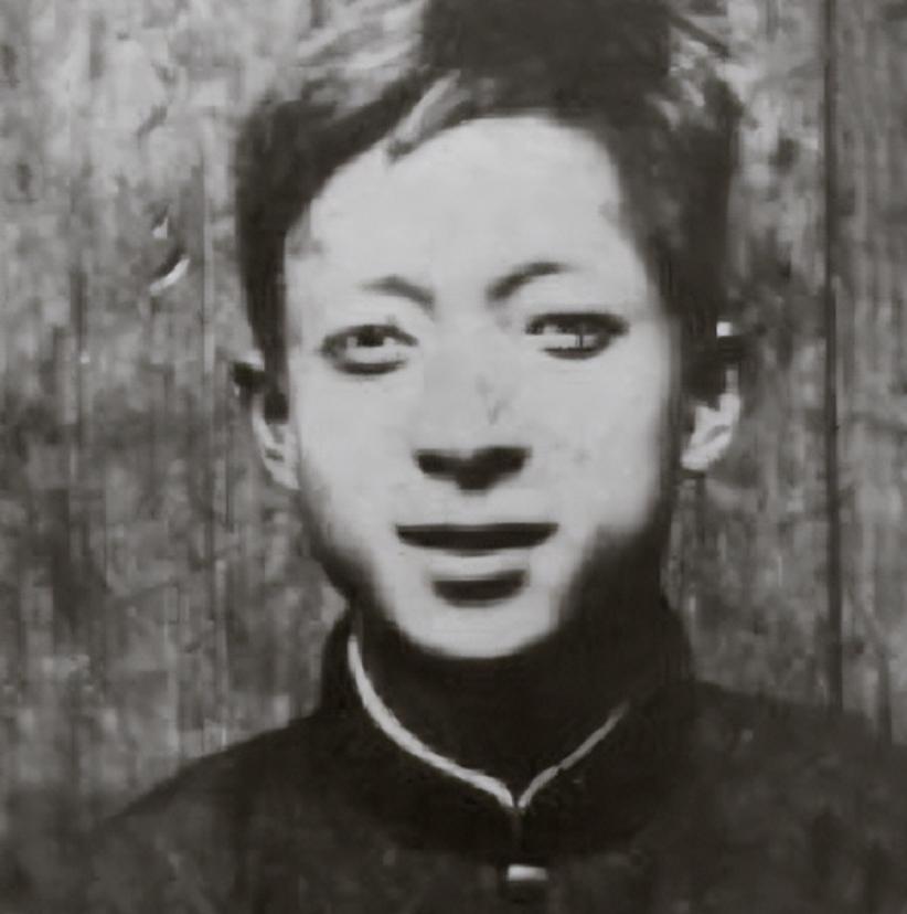 1988年，一个叫叶依奎的老头哆哆嗦嗦地回到大陆。下了飞机，他没回家，直奔组织，