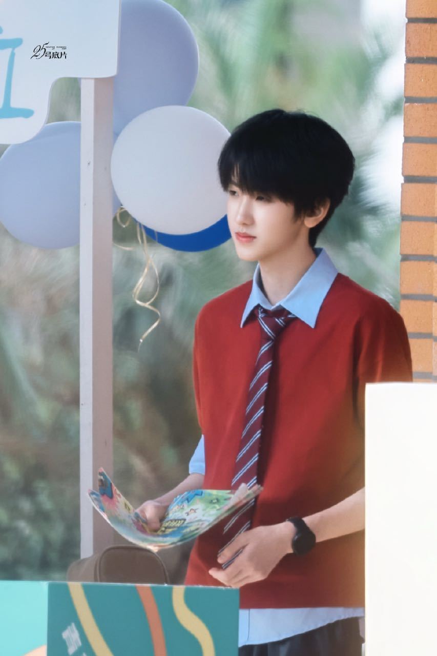 💙💙心藏孤勇破尘网 歌载赤诚照月章💙💙欢迎收听【16岁男高】🔵🔵【四