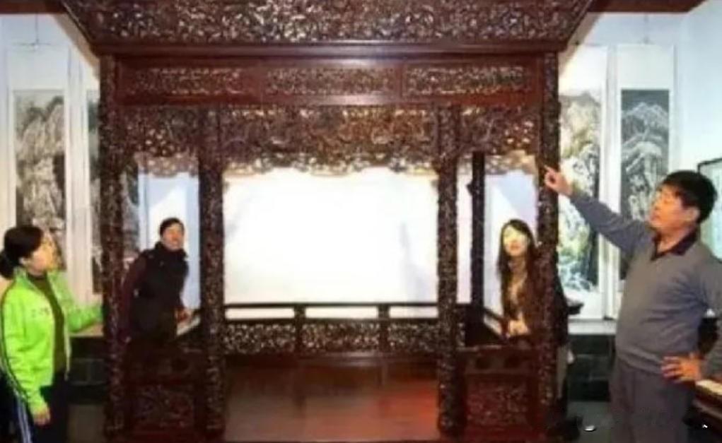 “让国家给我5个亿，我就上交！”2007年，福建一男子花了2亿元珍藏了一张皇帝所