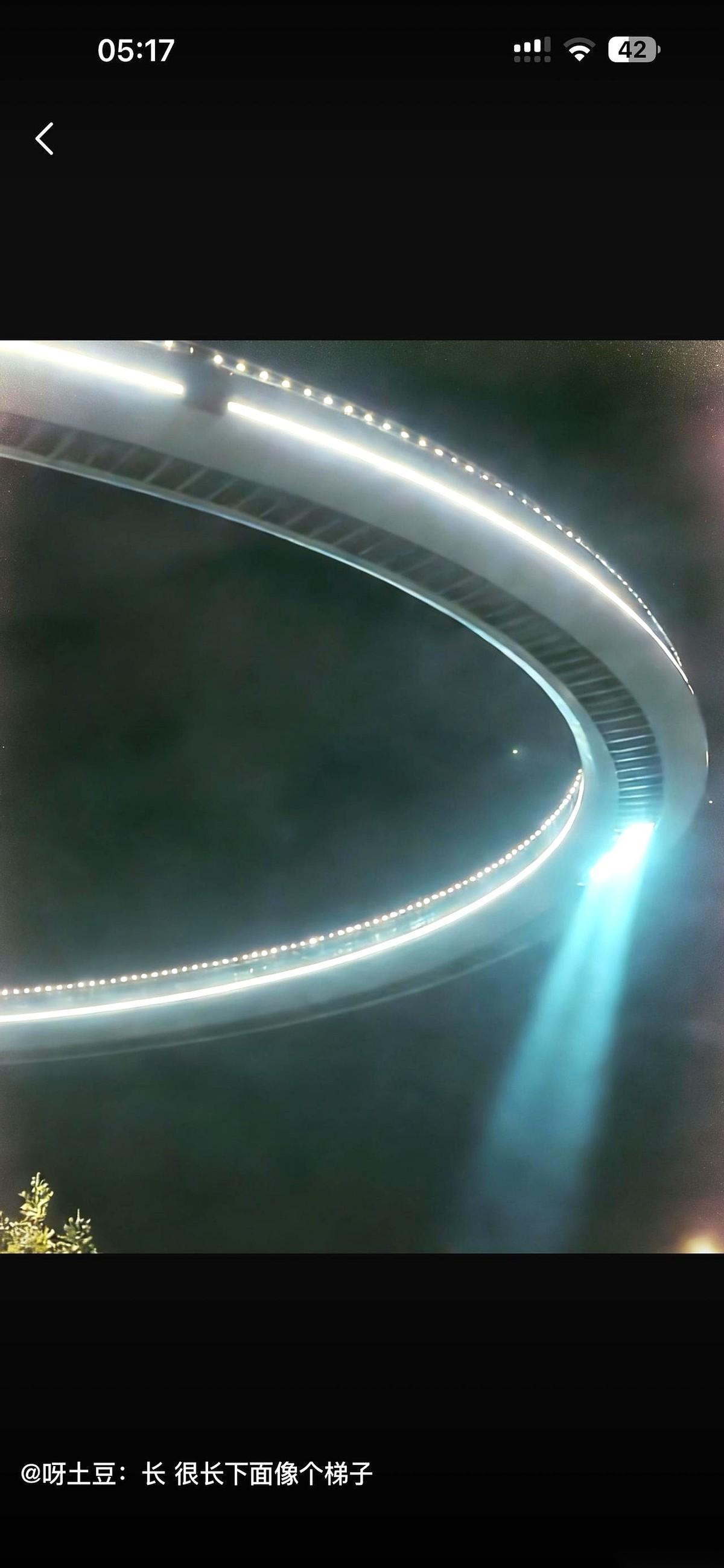 有人抛出了一个惊人推断：我们脚下这波贵金属的狂欢，其实早就写好了剧本，终点线就划