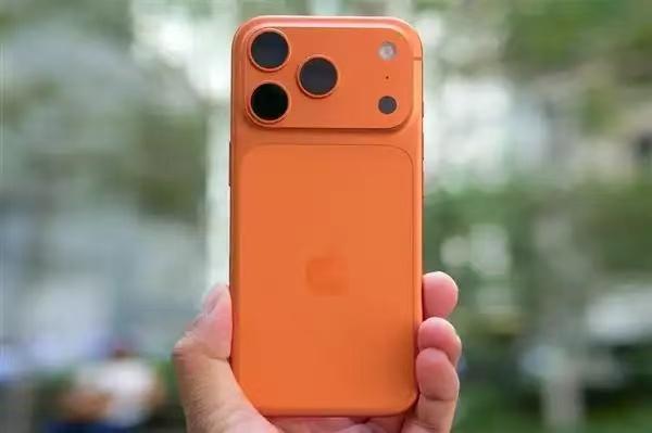 苹果中国官网更新在售阵容后，iPhone 17 Pro与iPhone 17 Pr