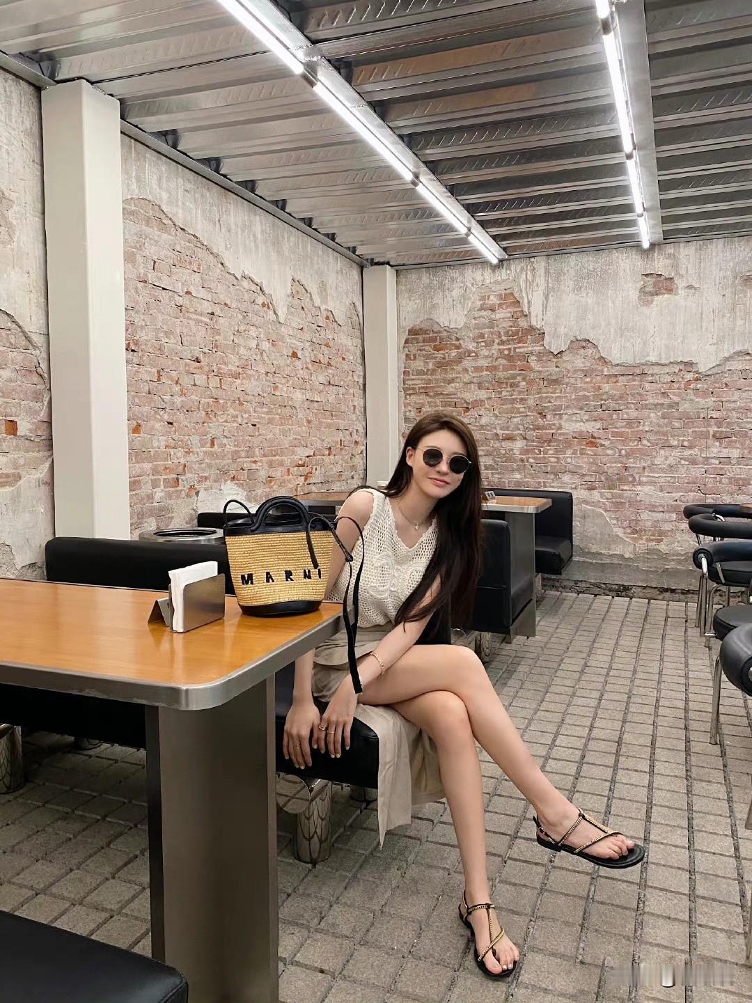温婉，足够美