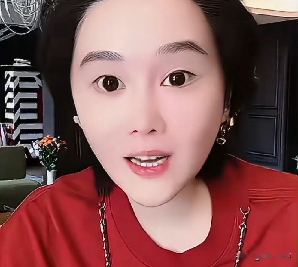 时大漂亮空降刷礼物，球球笑说：谢谢哥哥！

              直播期间