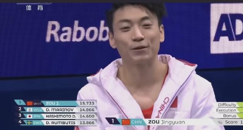 在荷兰鹿特丹举行的第54届世锦赛男子双杠决赛中，邹敬园以15.733分成功卫冕，