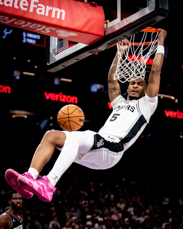 晚安马刺 今天的努力虽未立竿见影，但时光从不辜负坚持的人。晚安刺蜜[月亮]明天见