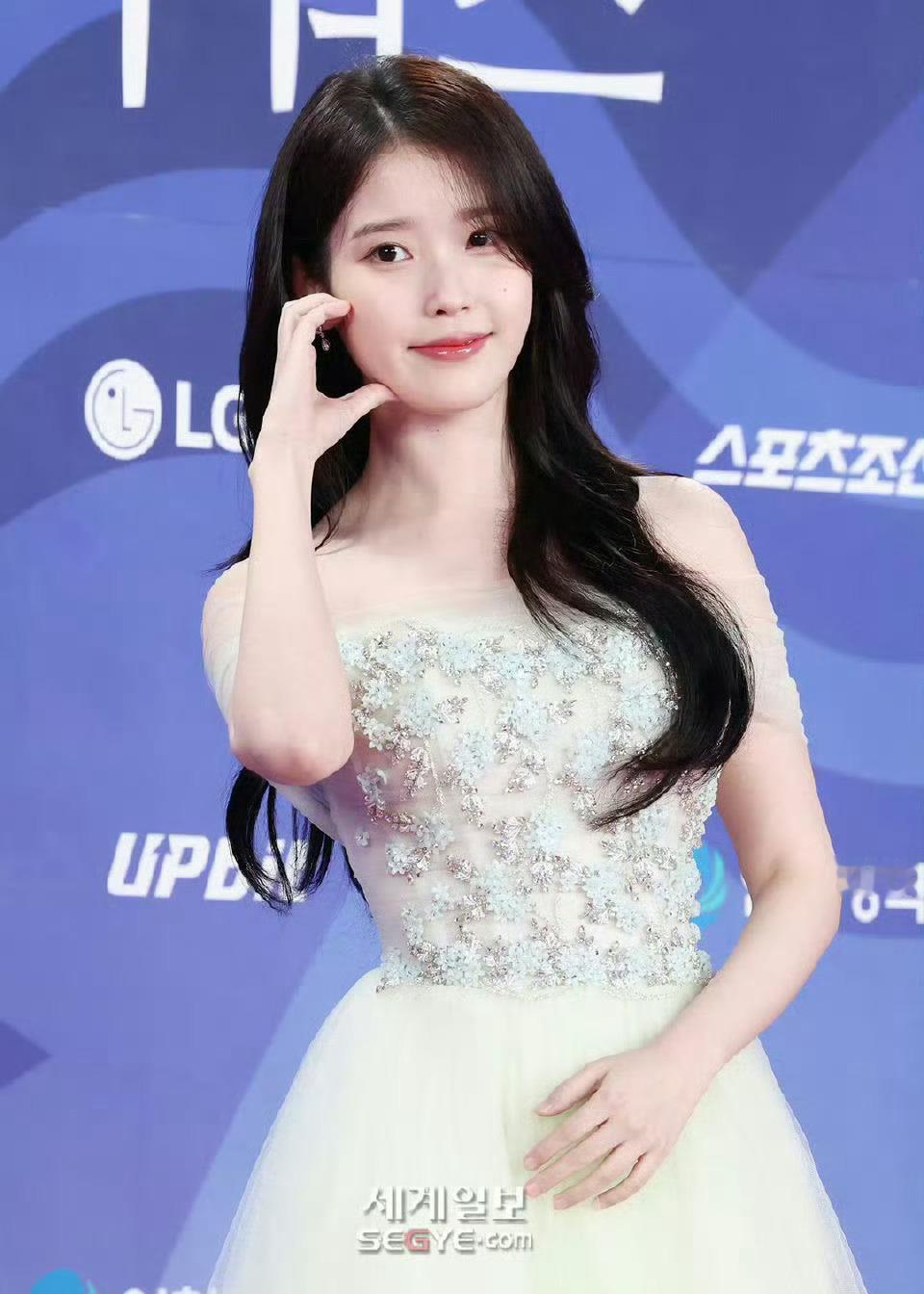 青龙电视剧大赏红毯新闻图，IU，李惠利，林允儿[送花花] ​​​