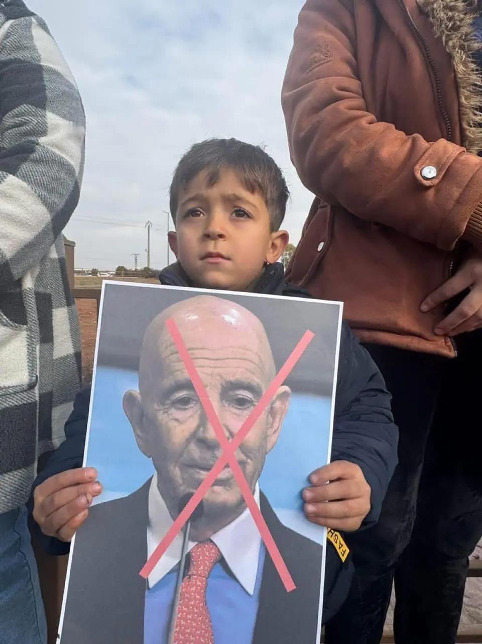 叙利亚的儿童有多么恨美国驻土耳其大使巴拉克。
巴拉克也是特朗普任命的叙利亚特使，