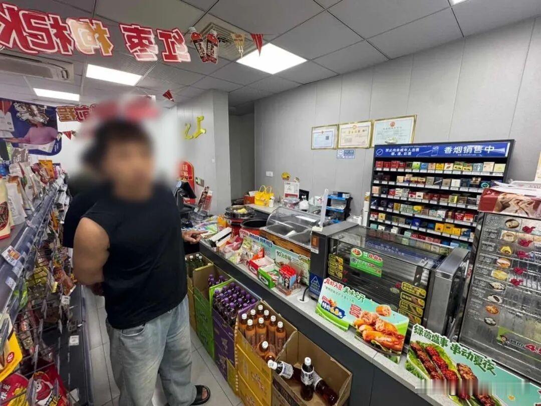 太过贪小！宁波一名男子每日凌晨光顾无人超市，拿 3 包香烟、2 瓶饮料仅支付 2