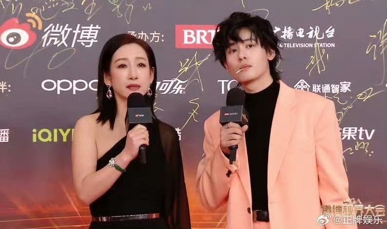 胡先煦给大姐秦海璐主演的电影《我，许可》包场了，这是什么神仙友谊。电影我许可  