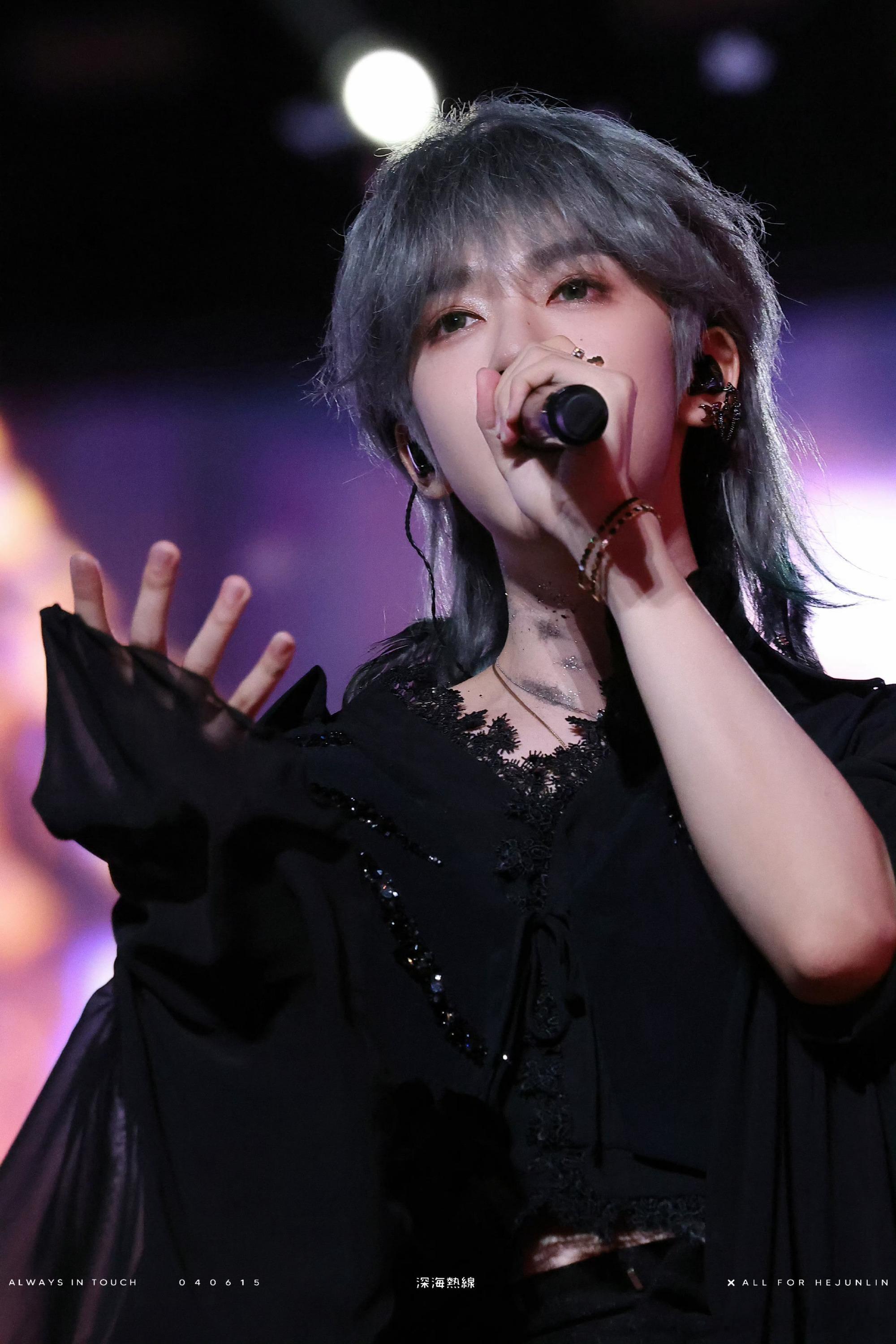 贺峻霖 × TF家族新音 来自小贺的Solo舞台《燕窝》造型揭晓，带来全套的Ch