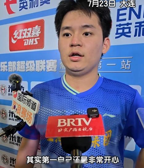 林诗栋谈加盟上海地产 首秀两盘拿下，赛后说“很开心很兴奋”。接替樊振东的位置，压