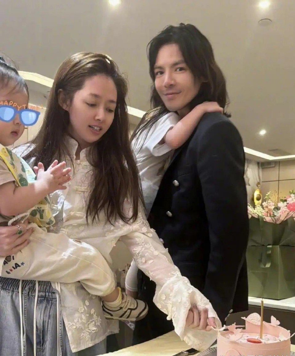 向左只顾着p自己 忘了p老婆 
