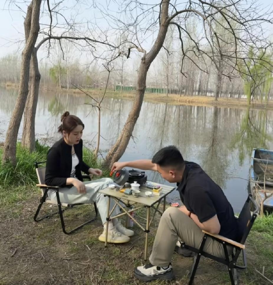 奉劝职场的一线人员
领导再垃圾，也别轻易得罪
 
不管你的领导有多平庸、多让人无