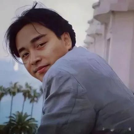 还有多少人仍记得他？似乎每一年的今天都会提及他，没错今天是张国荣去世21周年，再