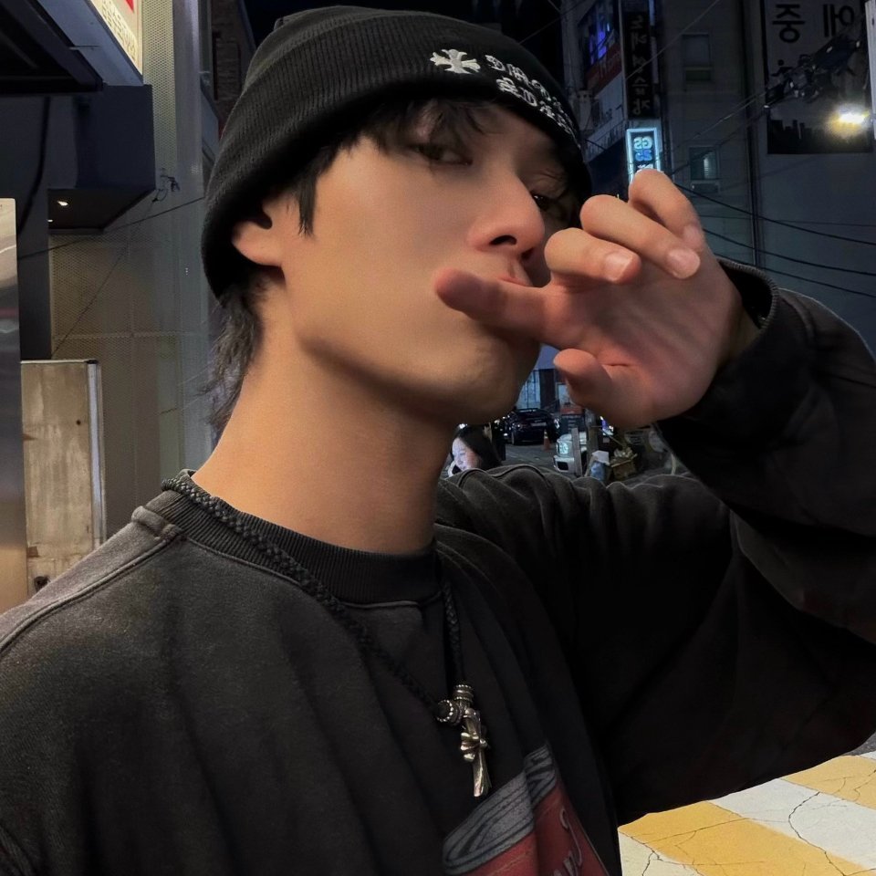 思慕社字母 你是我看多少次，心里都会泛起涟漪的人。像晚风轻轻吹过，不声张，但万物