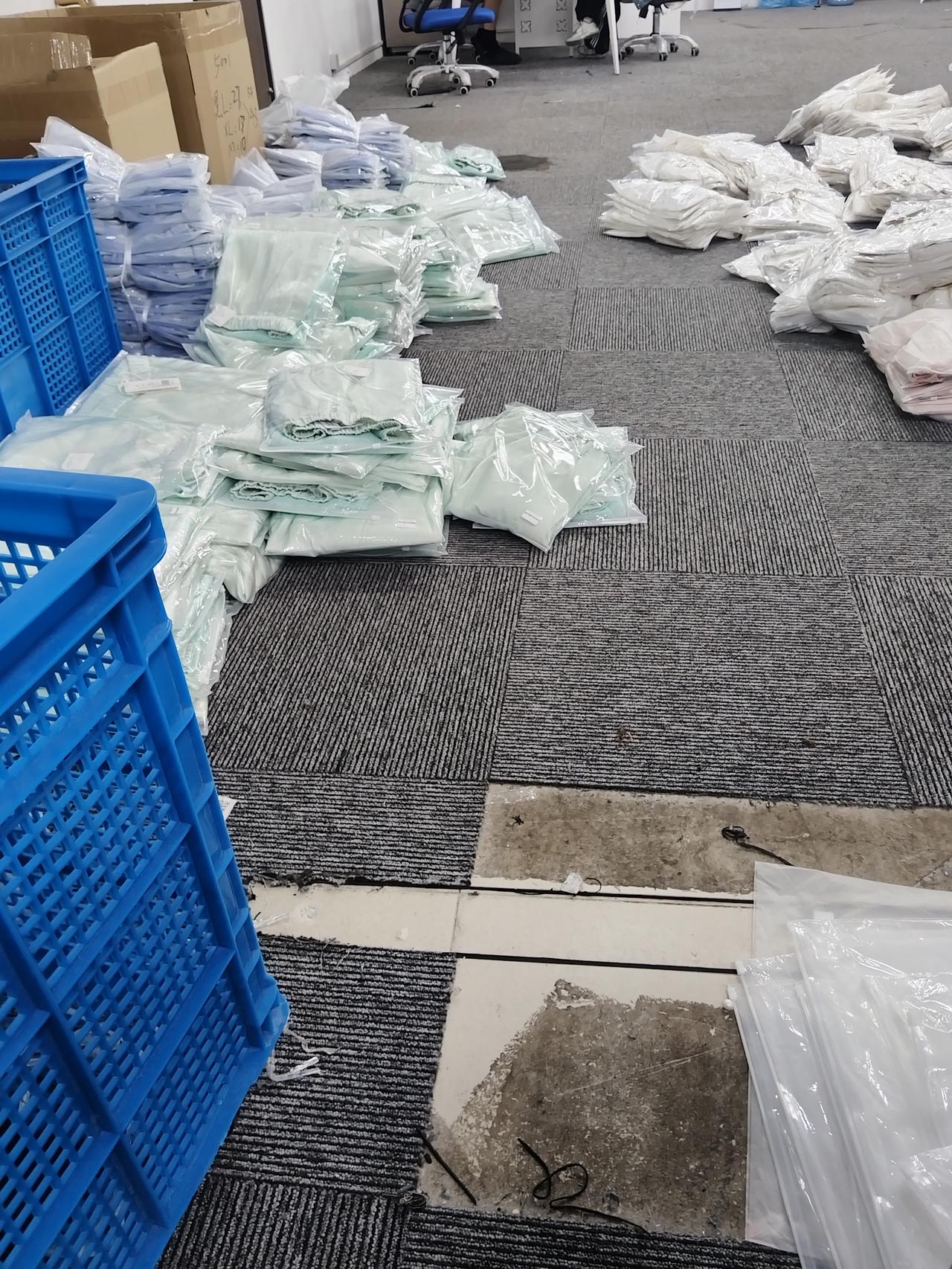 退休8年，有差不多4年没工作了，今天出去做临时工查货，返工，是熟悉朋友叫去帮忙，