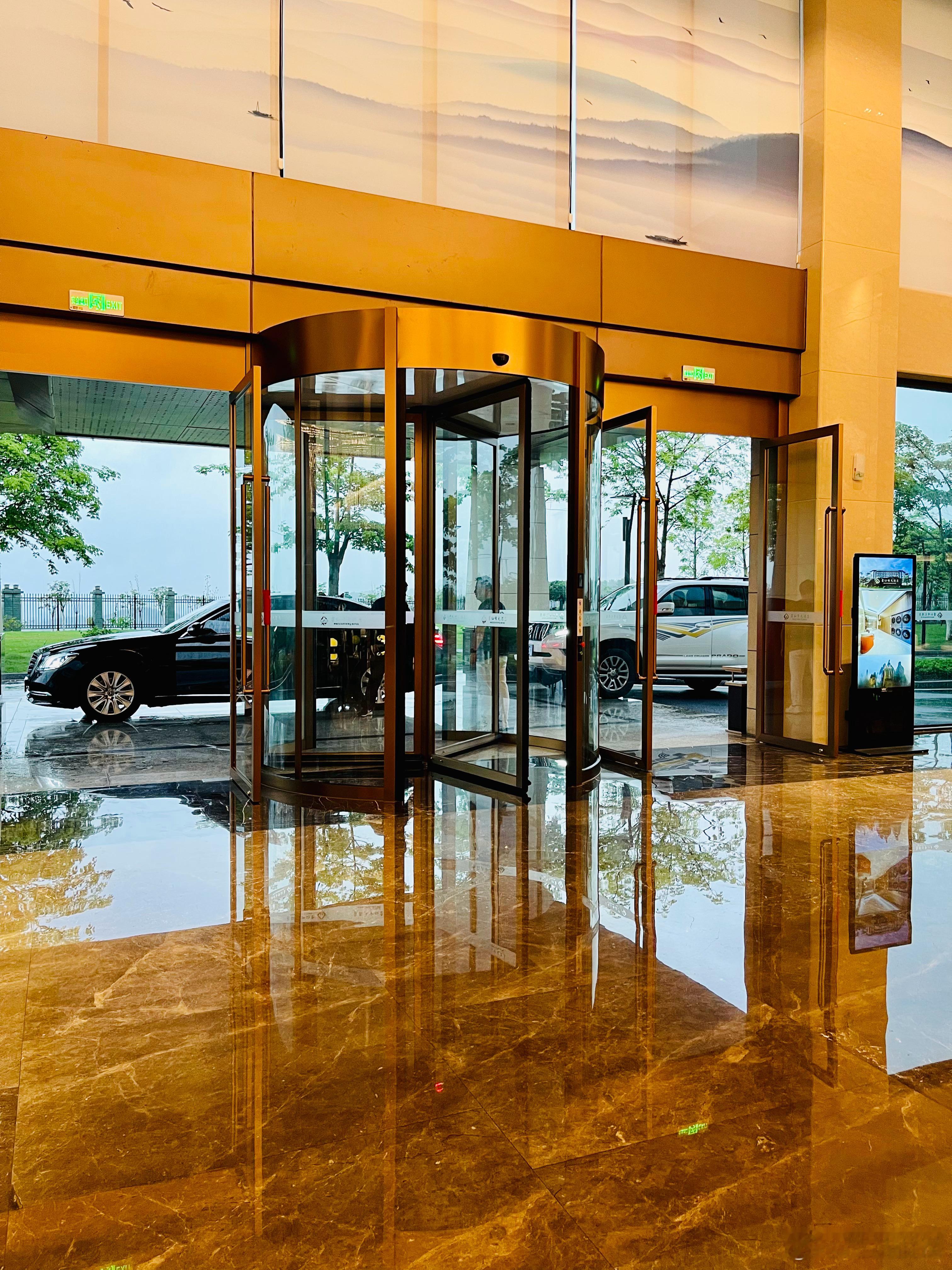 经营好家庭，爱你的家人。我们平民百姓过好自己的小日子，平时多赚点钱，闲时好好享受