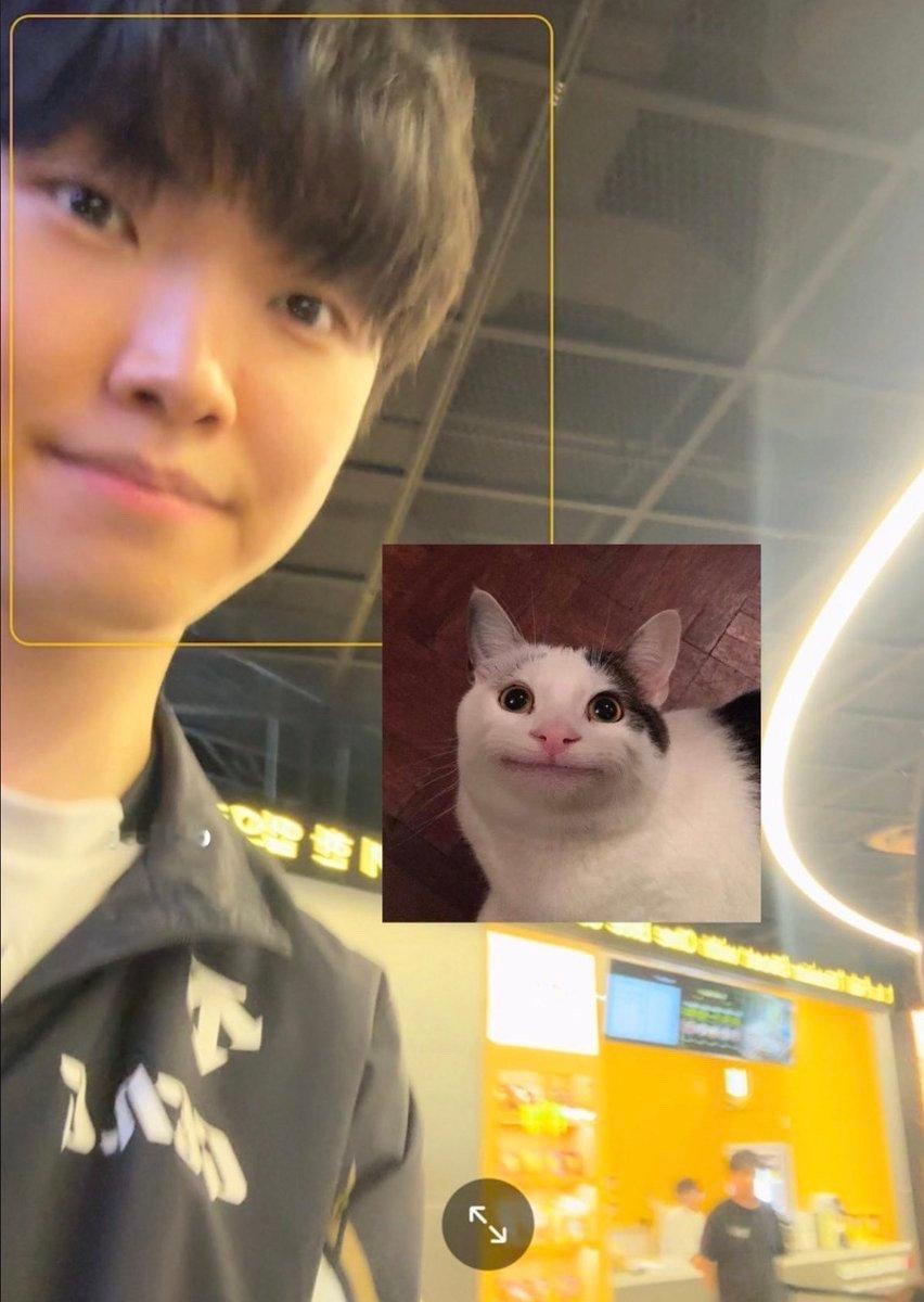 假笑猫哈哈哈哈哈怎么会一模一样哇[馋嘴]cr. xtrblo2025lck英雄联