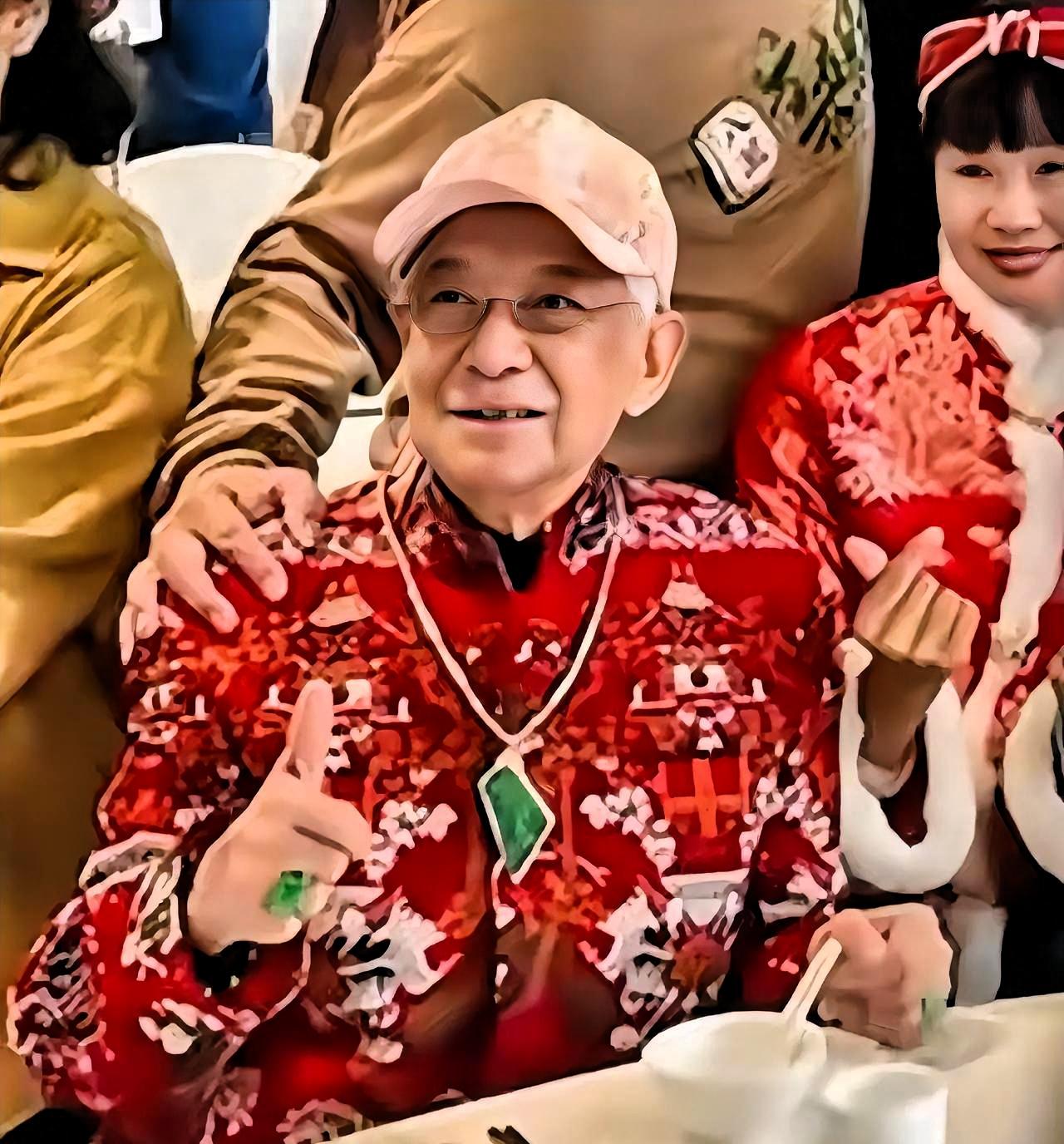 他演了一辈子坏人，最后把千万房产全捐了。观众骂了他几十年，没人知道他的名字。
