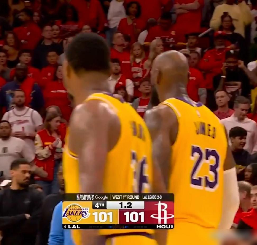 湖人眼看要输，斯玛特抢球直接把牙磕飞，满嘴是血地站上罚球线。你见过这种场面吗？