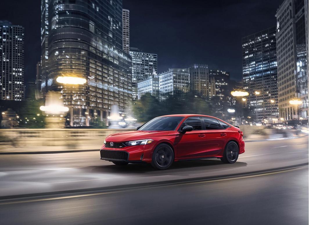 【将8月海外上市 新款思域Si官图发布】日前，本田正式发布了新款思域Si海外版车