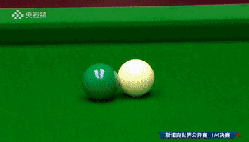 就是这个紧贴绿球的斯诺克，让奥沙利文拿到自由球，打出单杆153分的历史纪录。
这